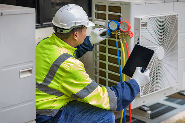Professional Hvac technician working in Hercules, CA